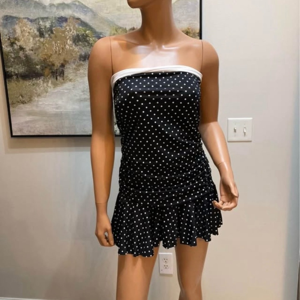 Black and White Strapless 1 piece swimsuit polkadots size 18 chaps built-in bra